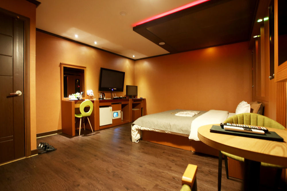 Ost Hotel Чхунчхон Экстерьер фото